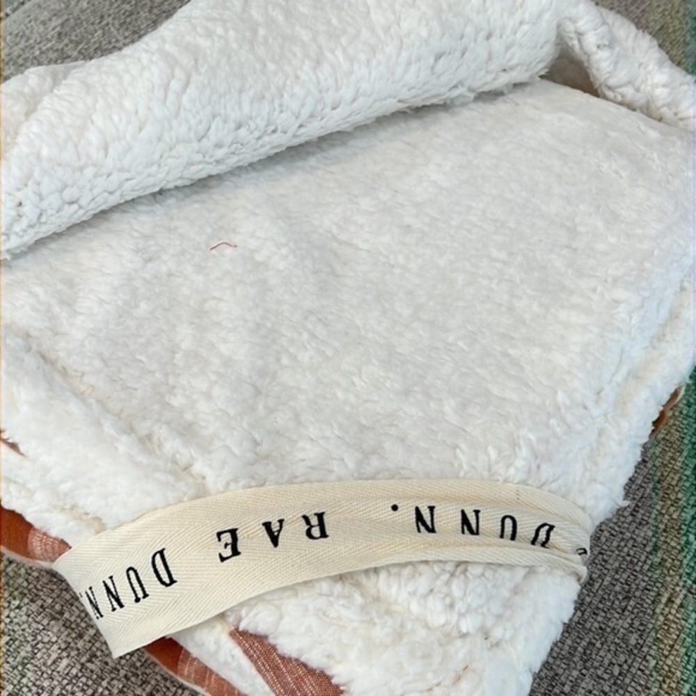 Rae Dunn - ‘Blessed/Leaves’ Rust Plaid/Sherpa throw. NWT. *Last One! - Picture 4 of 6